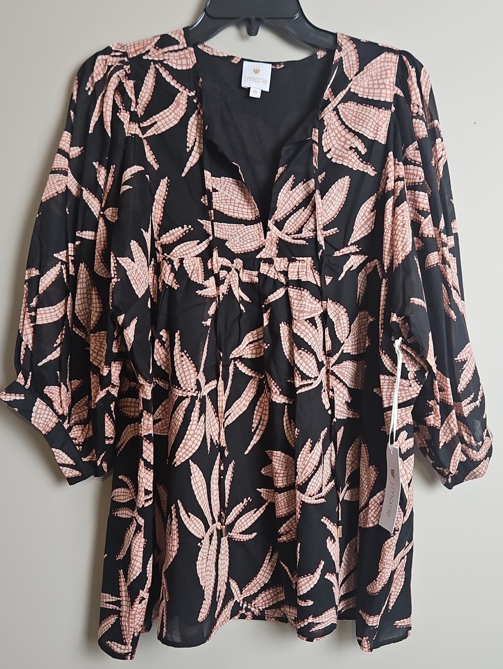 J. Marie Talia Puff Sleeve Split Round Neck Tunic: Black/Leaf Print: Size- XL